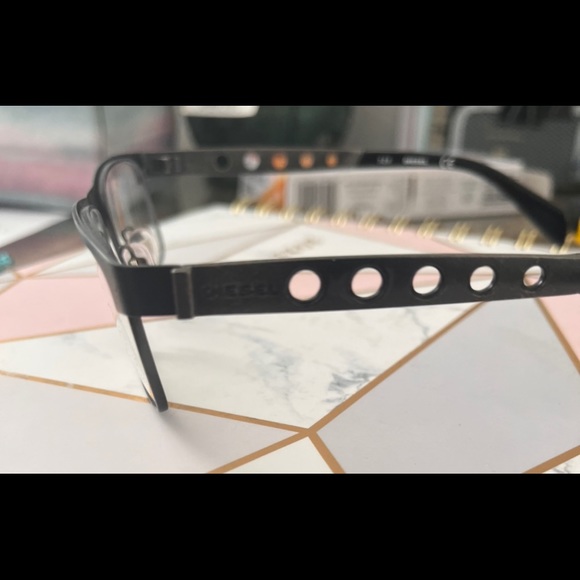 New eyeglasses - Picture 5 of 8